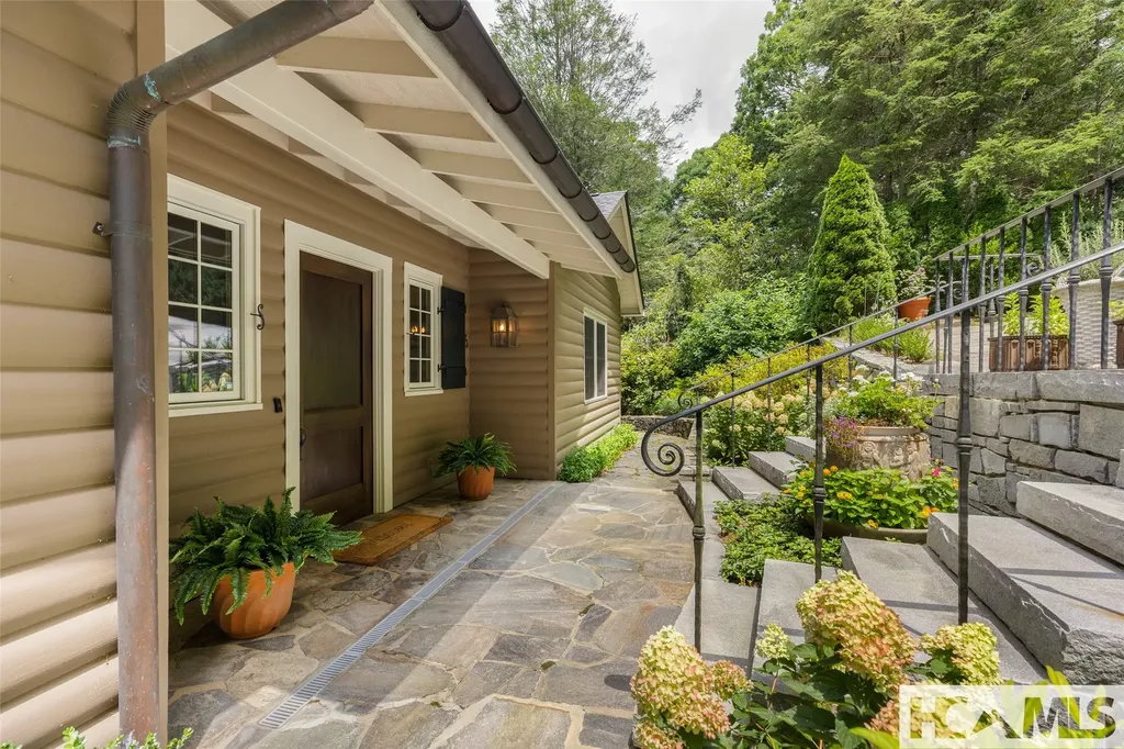 114 Cobb Road Highlands NC 28741