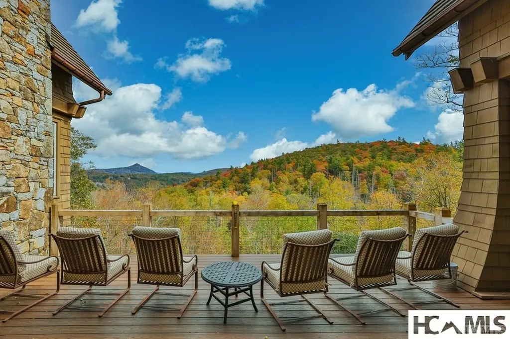 90 Fodderstack Road Highlands NC 28741