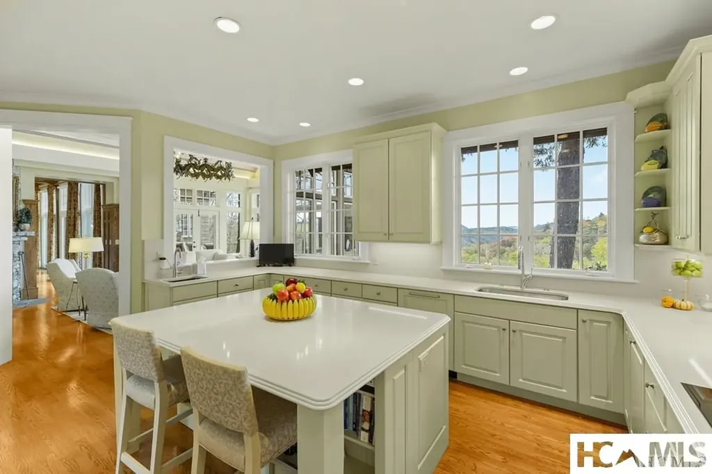 90 Fodderstack Road Highlands NC 28741