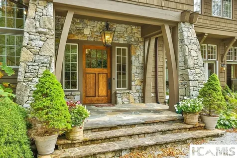 90 Fodderstack Road Highlands NC 28741