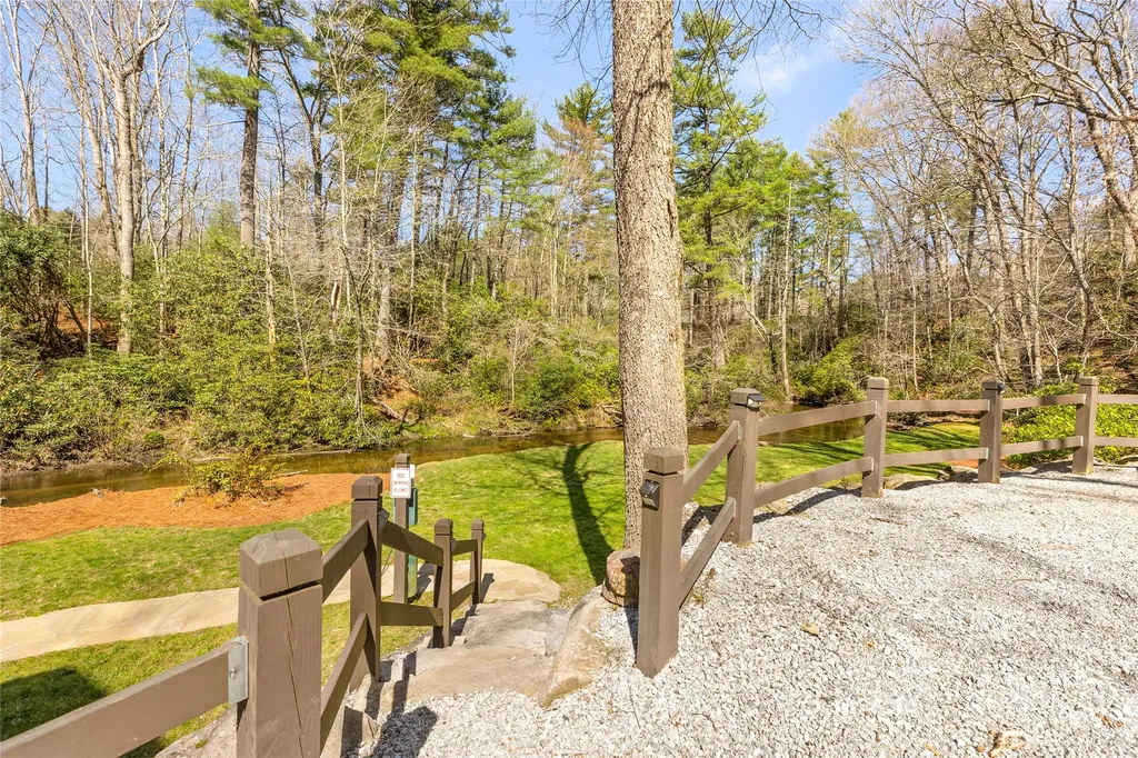 3147 N Norton Road Cullowhee NC 28723