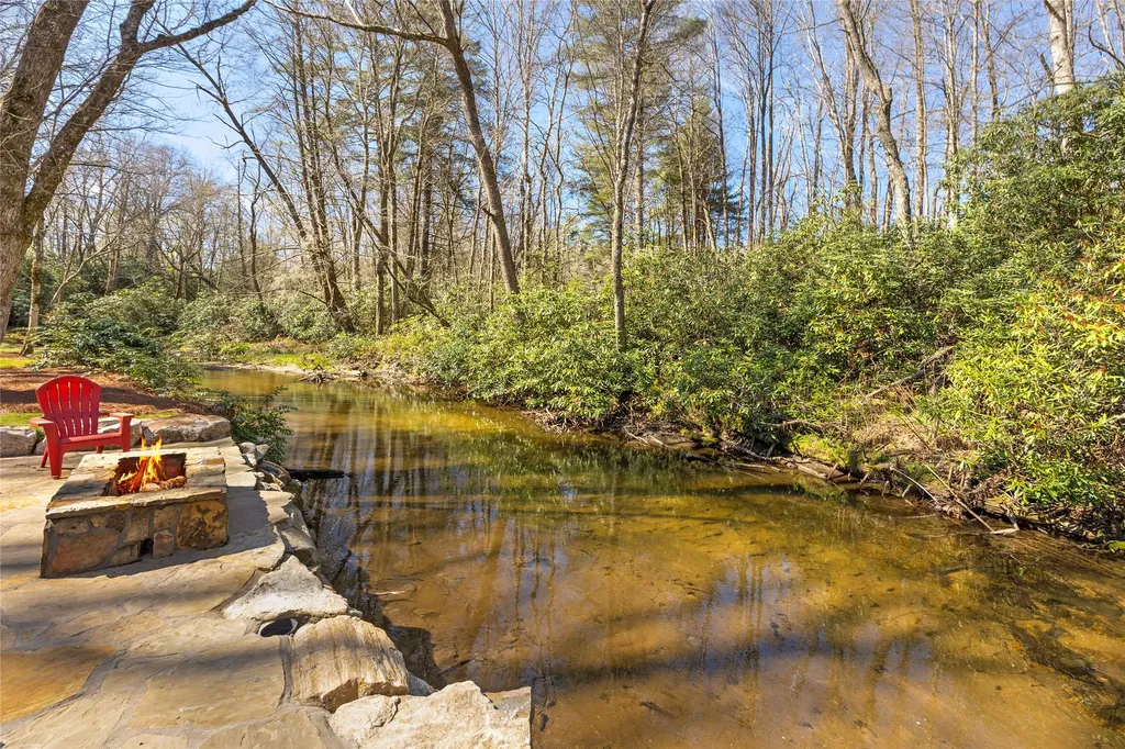 3147 N Norton Road Cullowhee NC 28723
