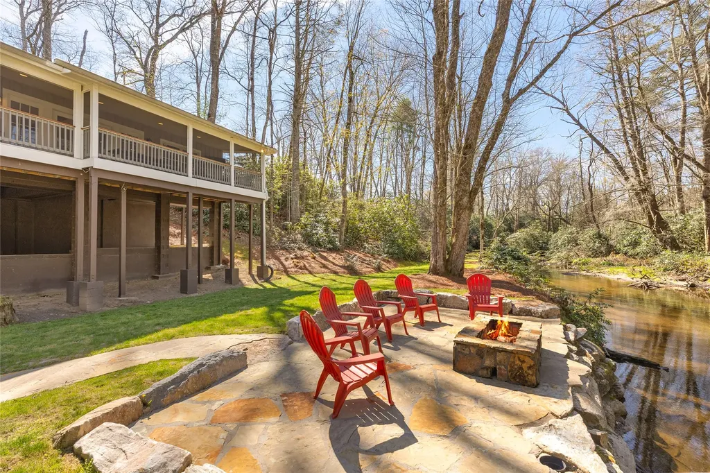 3147 N Norton Road Cullowhee NC 28723