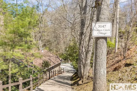 3147 N Norton Road Cullowhee NC 28723