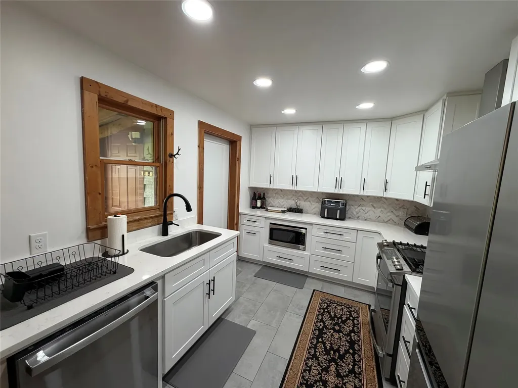 563 Parachute Ridge Glenville NC 28736
