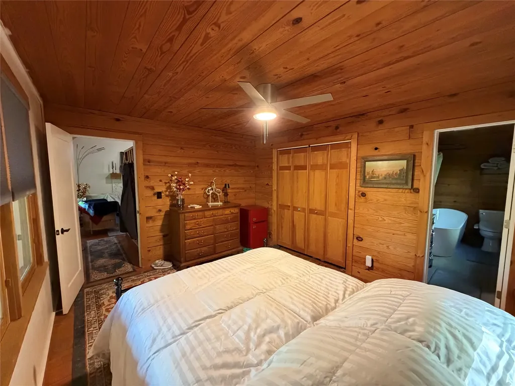 563 Parachute Ridge Glenville NC 28736