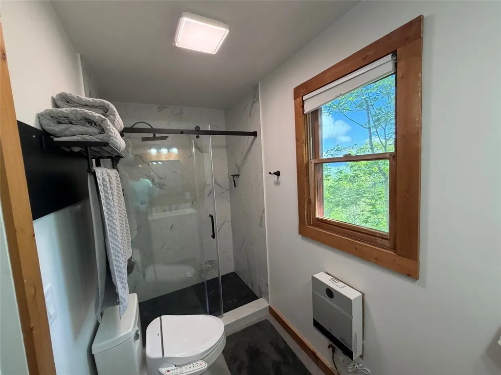 563 Parachute Ridge Glenville NC 28736