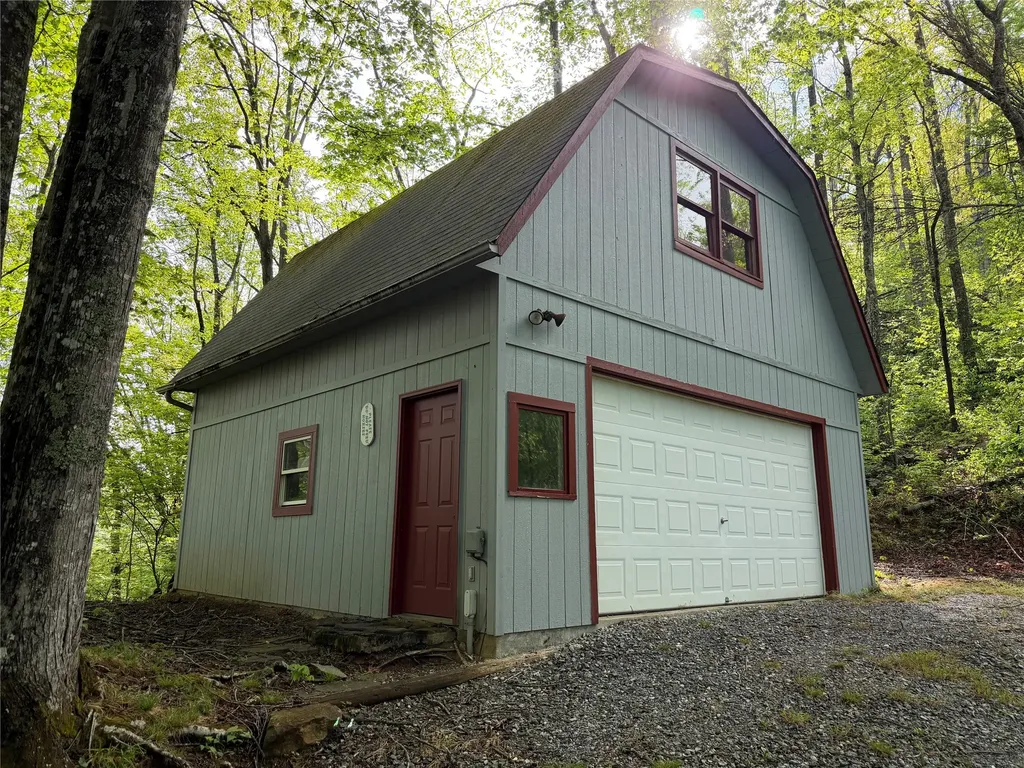 563 Parachute Ridge Glenville NC 28736