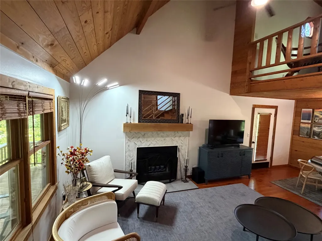 563 Parachute Ridge Glenville NC 28736
