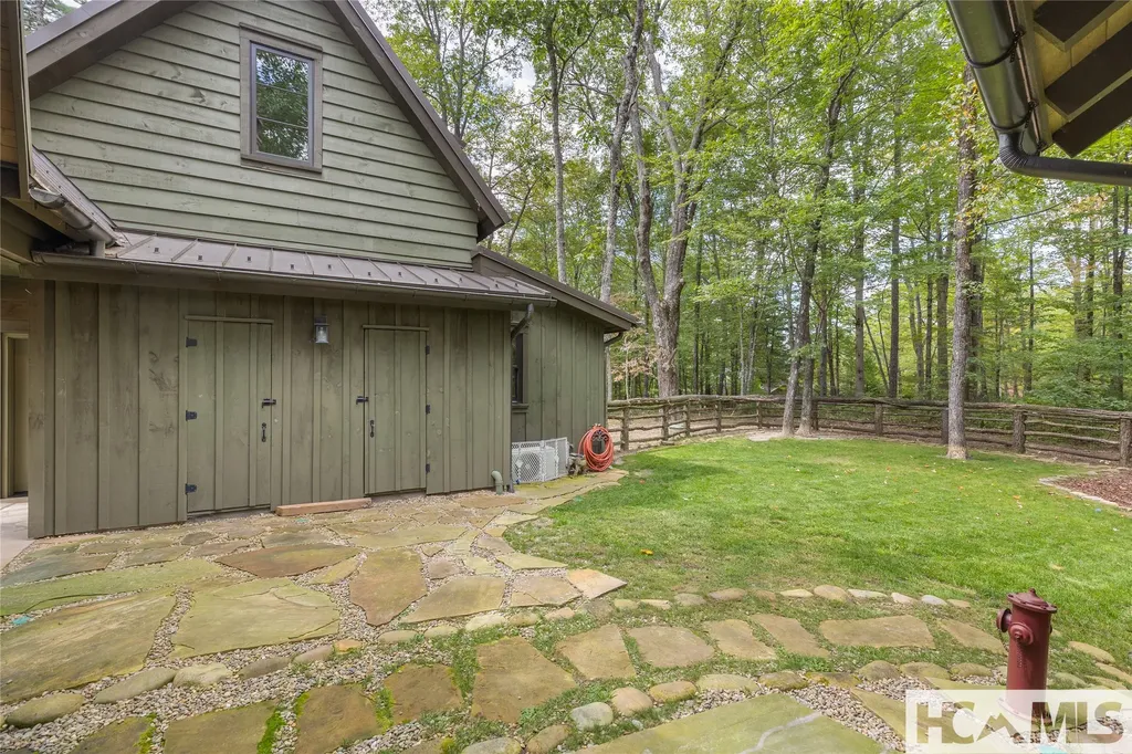 15 E. Ridge Road Cashiers NC 28717