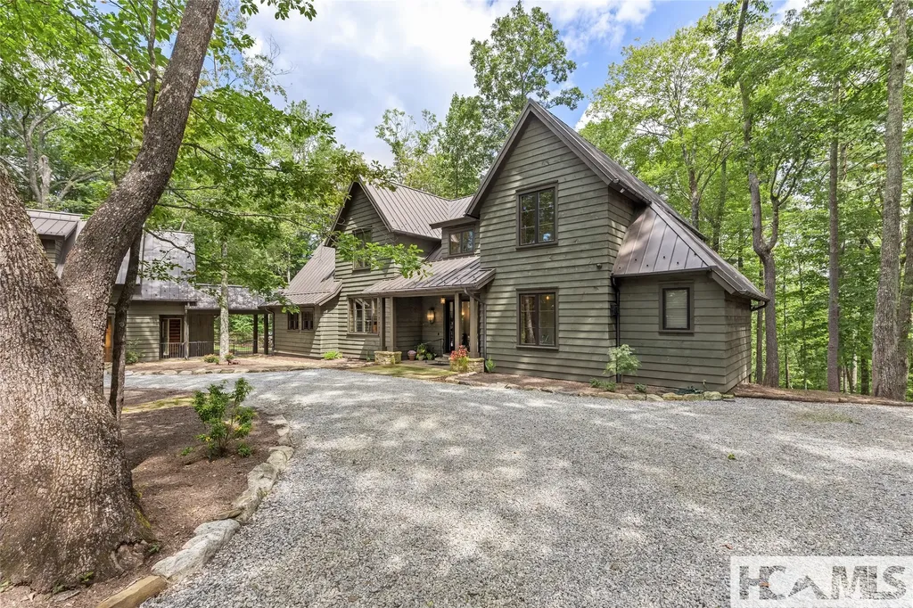 15 E. Ridge Road Cashiers NC 28717