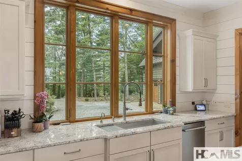 15 E. Ridge Road Cashiers NC 28717