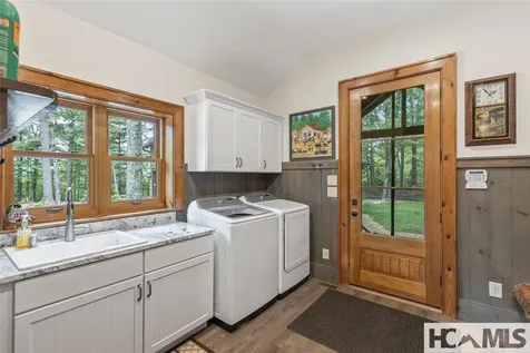 15 E. Ridge Road Cashiers NC 28717