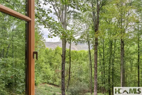 15 E. Ridge Road Cashiers NC 28717