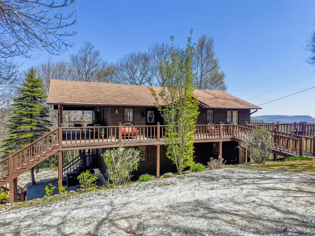 623 Buggy Barn Road Cullowhee NC 28723