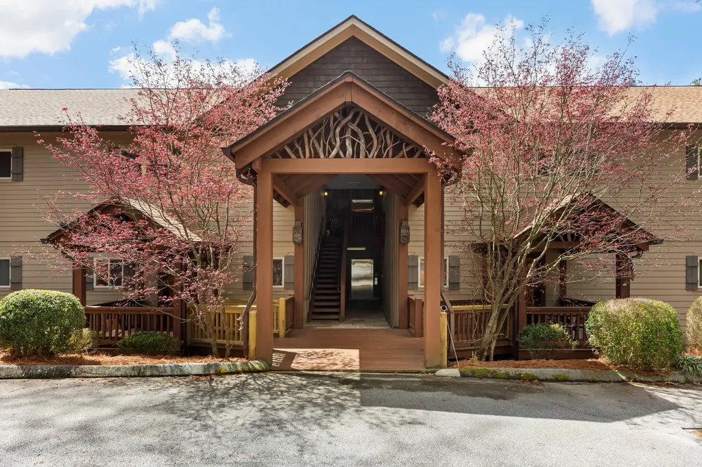 74 Hampton Glen Lane Sapphire NC 28774