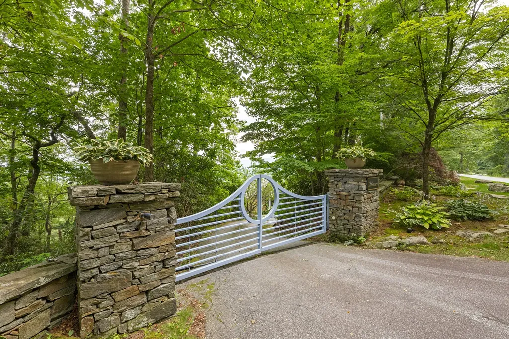 4594 Dillard Road Highlands NC 28741