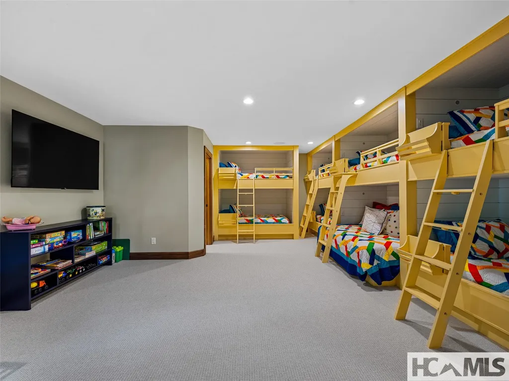 64 Bee Tree Way Lake Toxaway NC 28747