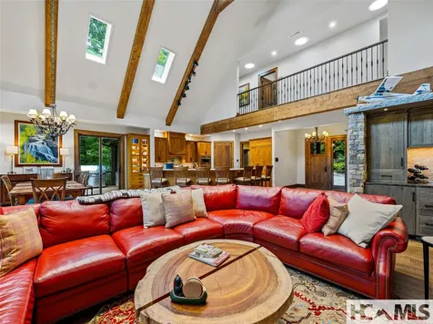 64 Bee Tree Way Lake Toxaway NC 28747
