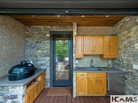 64 Bee Tree Way Lake Toxaway NC 28747