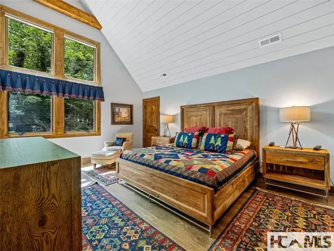 64 Bee Tree Way Lake Toxaway NC 28747