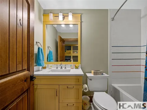 64 Bee Tree Way Lake Toxaway NC 28747