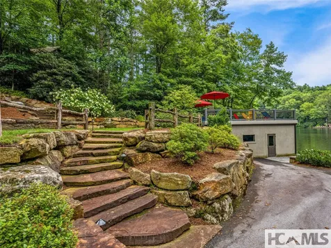 64 Bee Tree Way Lake Toxaway NC 28747