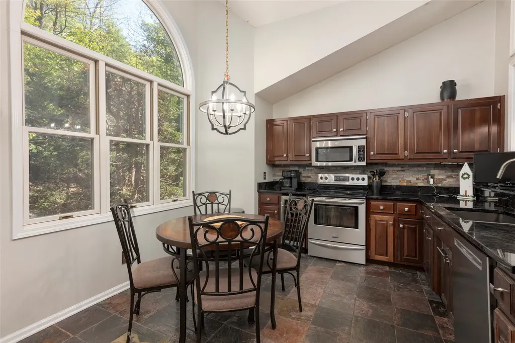 516 Cherokee Trace Lake Toxaway NC 28747
