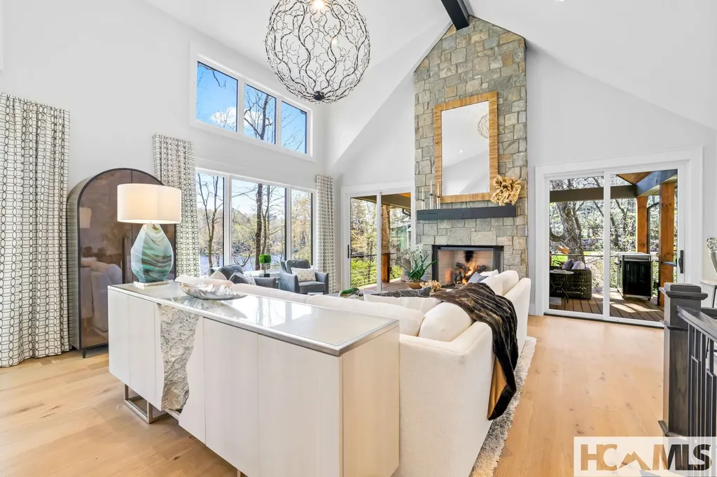 95 Cardinal Trace Lake Toxaway NC 28747