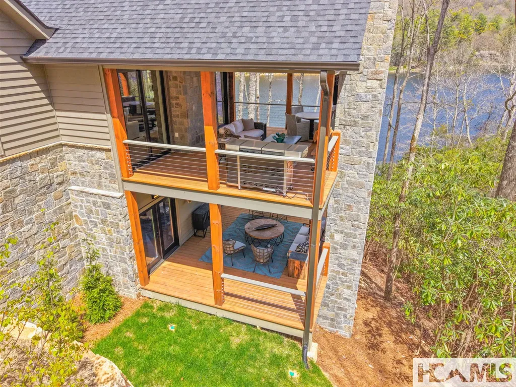 95 Cardinal Trace Lake Toxaway NC 28747