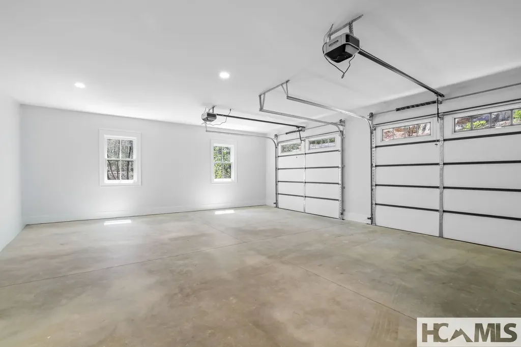 95 Cardinal Trace Lake Toxaway NC 28747