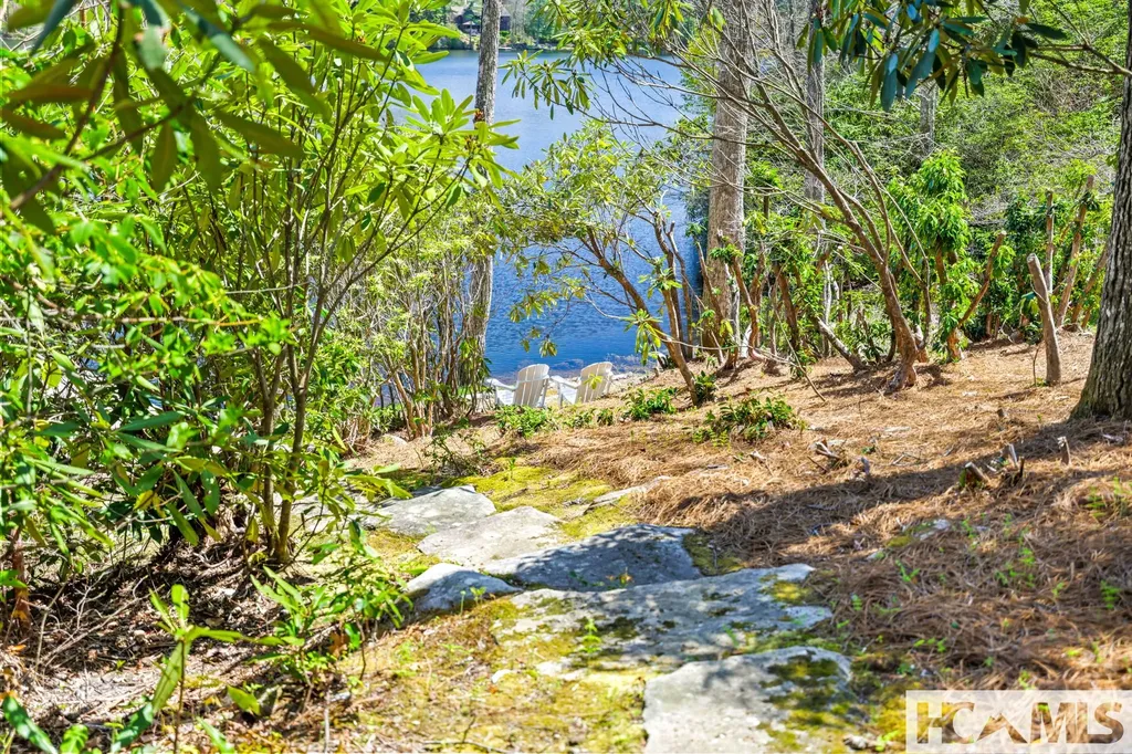 95 Cardinal Trace Lake Toxaway NC 28747