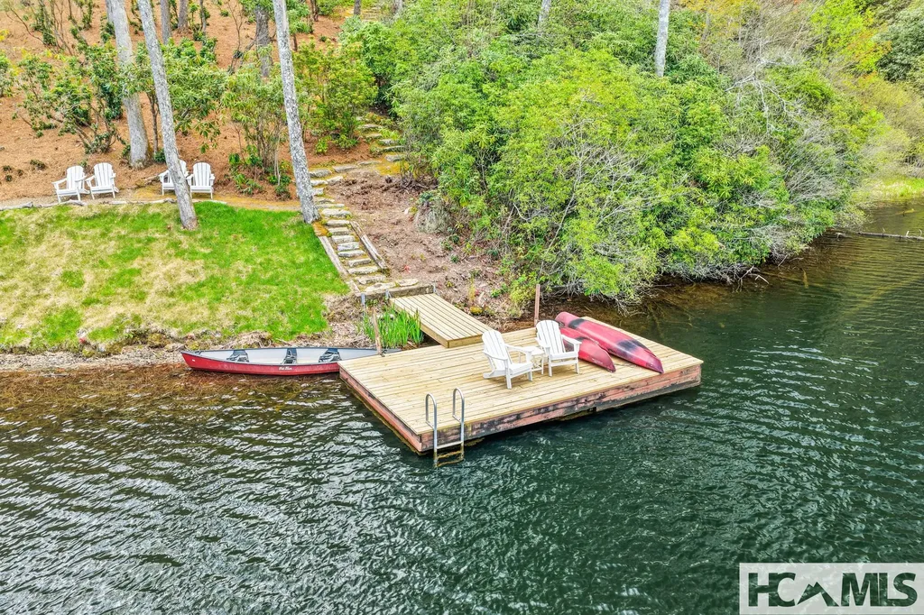 95 Cardinal Trace Lake Toxaway NC 28747