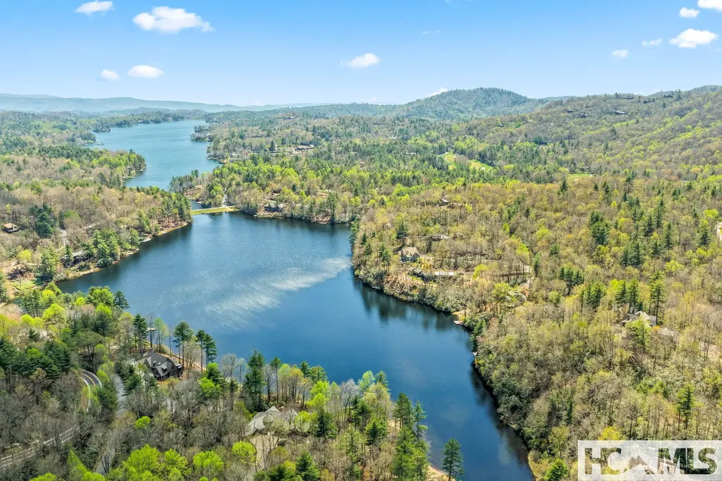 95 Cardinal Trace Lake Toxaway NC 28747