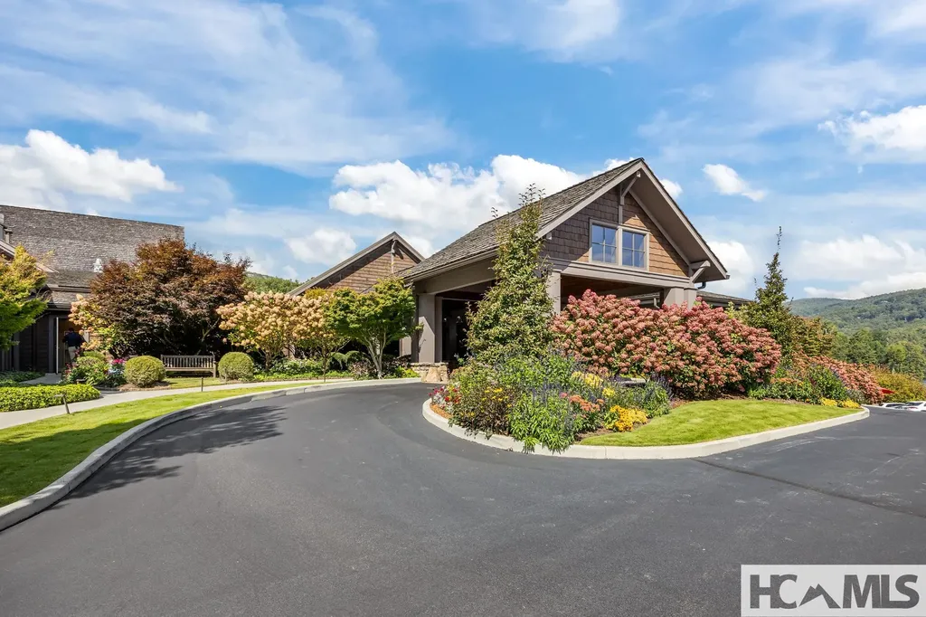 95 Cardinal Trace Lake Toxaway NC 28747