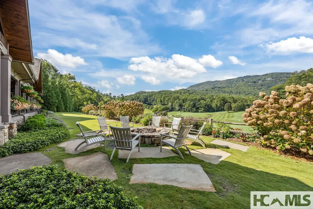 95 Cardinal Trace Lake Toxaway NC 28747