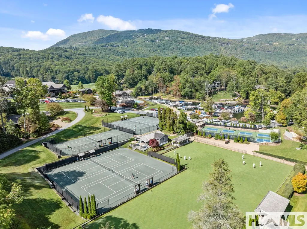 95 Cardinal Trace Lake Toxaway NC 28747