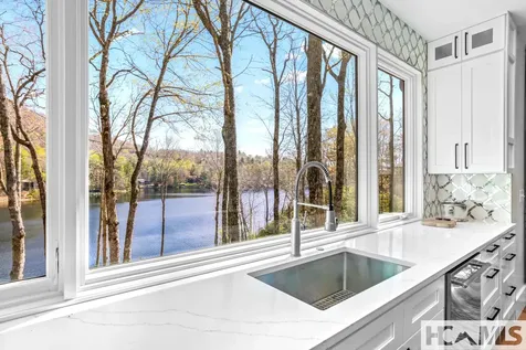 95 Cardinal Trace Lake Toxaway NC 28747