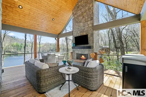 95 Cardinal Trace Lake Toxaway NC 28747