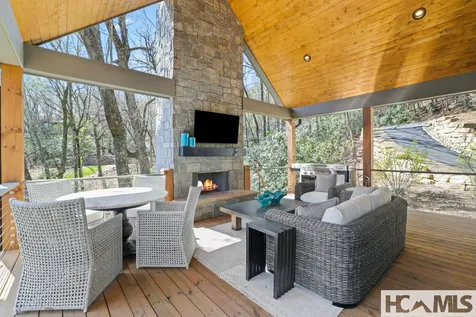 95 Cardinal Trace Lake Toxaway NC 28747