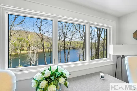 95 Cardinal Trace Lake Toxaway NC 28747