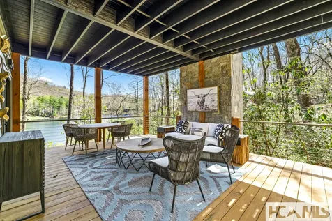 95 Cardinal Trace Lake Toxaway NC 28747