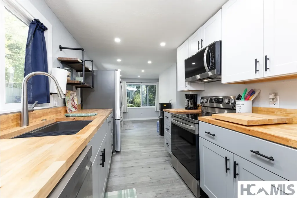 26 Weasel Way Sapphire NC 28774