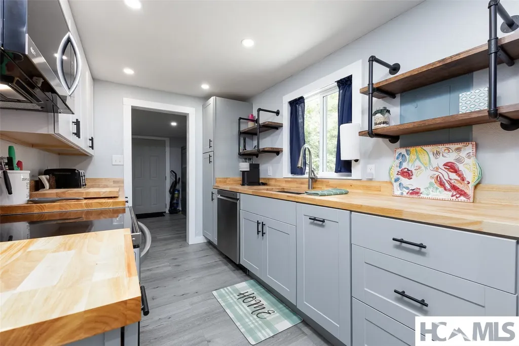 26 Weasel Way Sapphire NC 28774