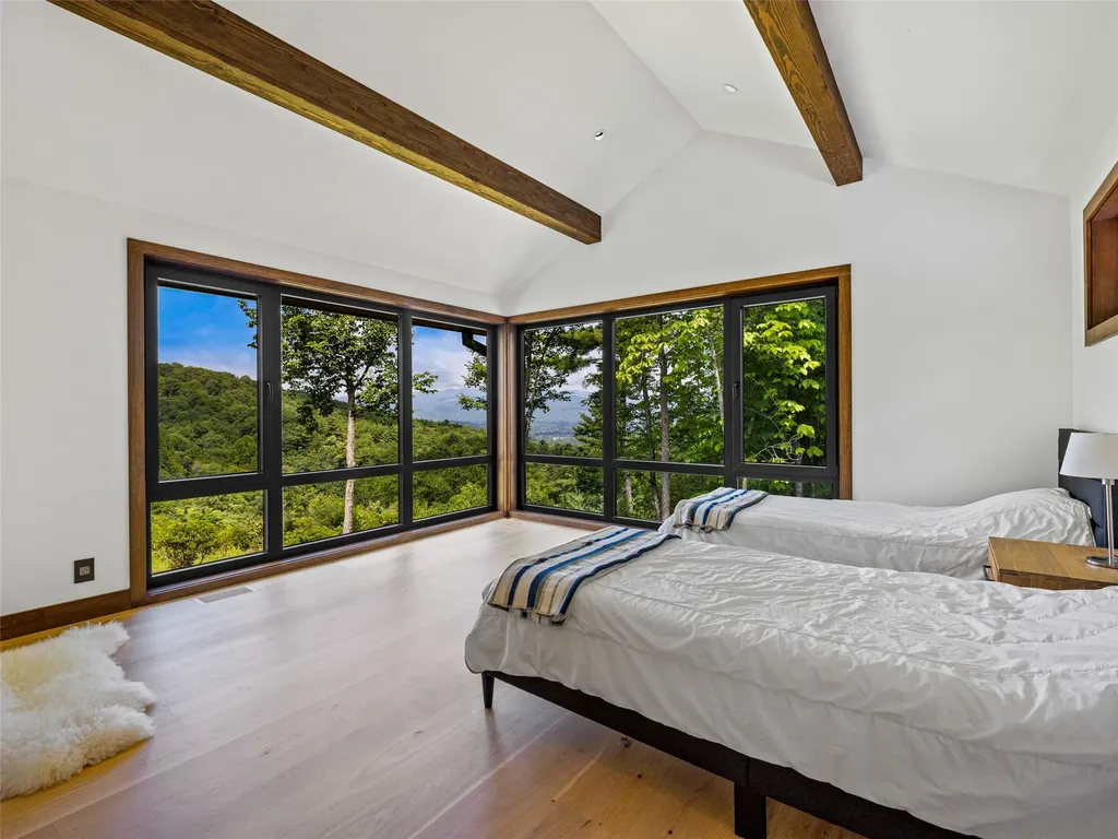 30 Banks Lane Brevard NC 28712