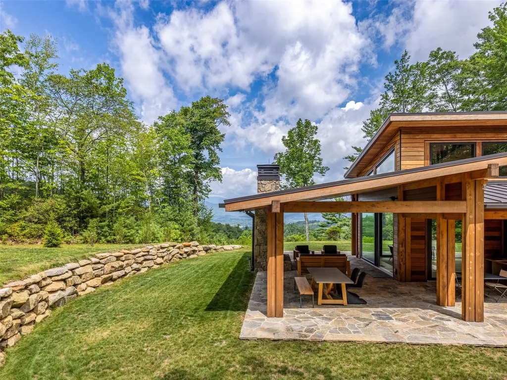 30 Banks Lane Brevard NC 28712