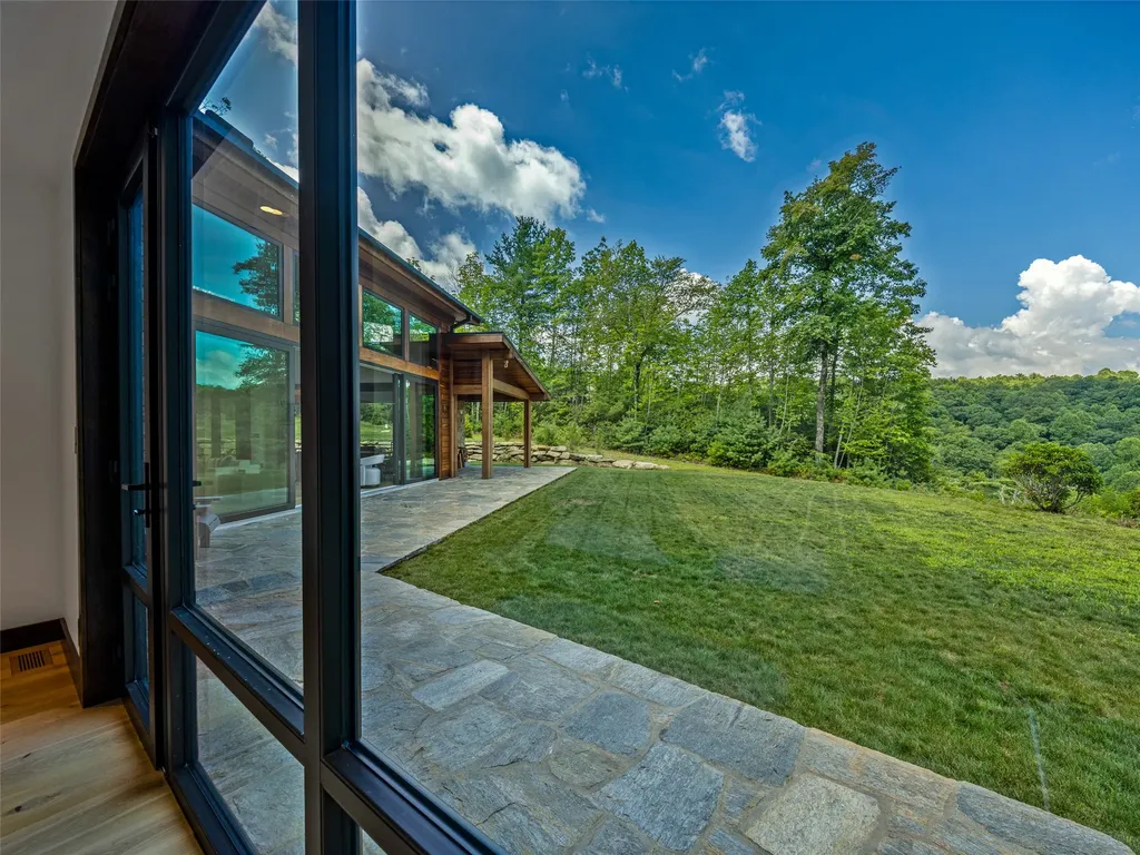 30 Banks Lane Brevard NC 28712