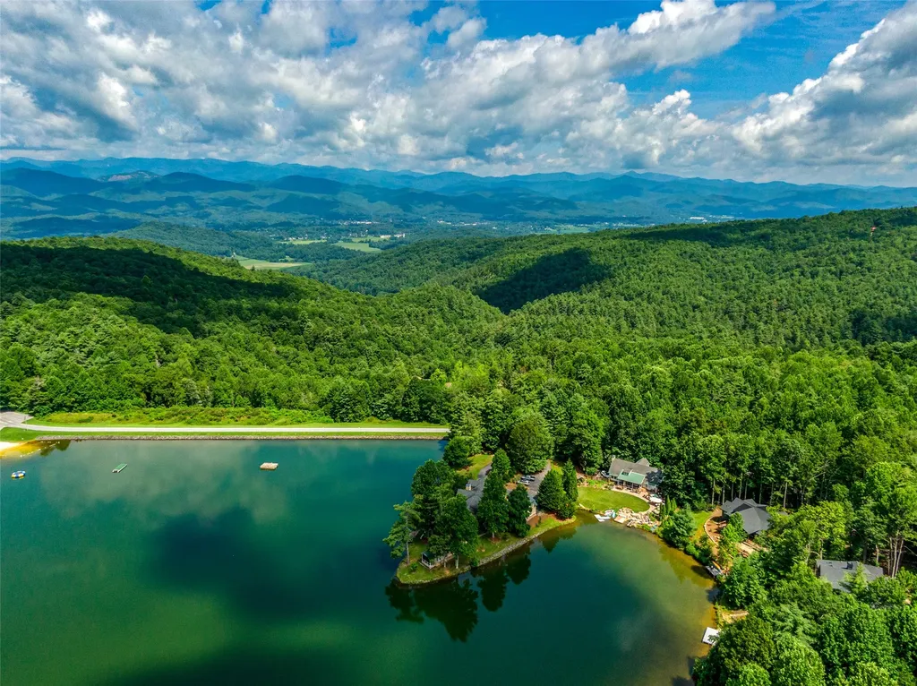 30 Banks Lane Brevard NC 28712