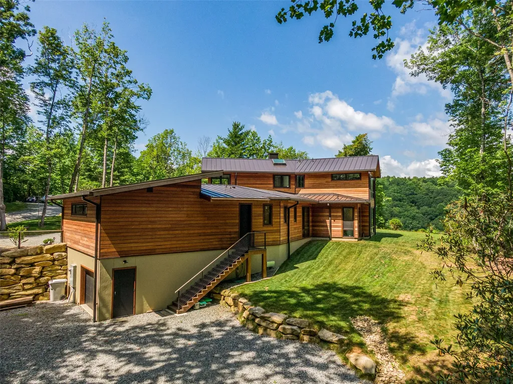 30 Banks Lane Brevard NC 28712