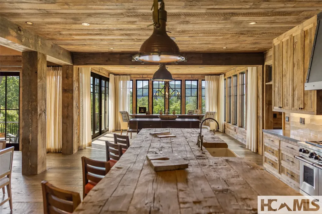196 Stove Pipe Court Cashiers NC 28717